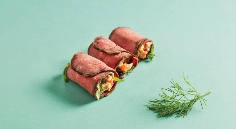 Мини-рулет из говядины с соусом дорблю — доставка боксов Нижний Новгород