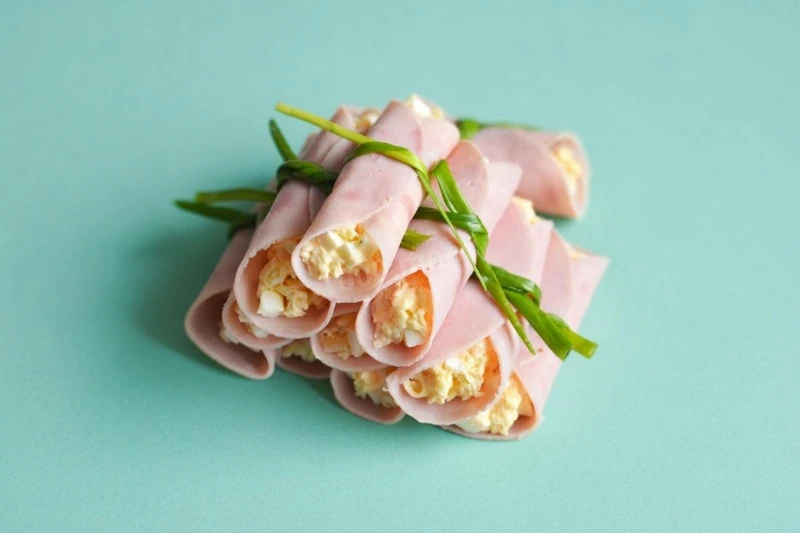Рулетики из ветчины с сырным муссом — доставка боксов Нижний Новгород
