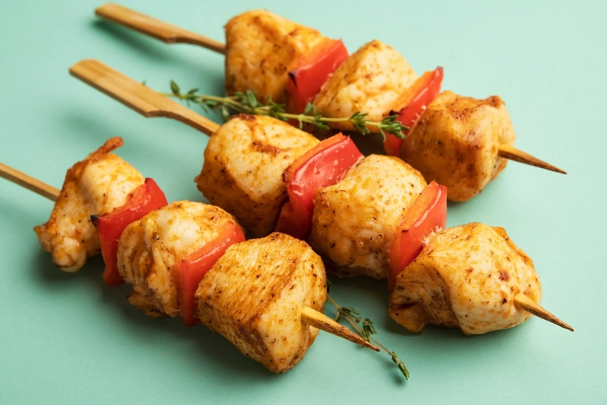 Мини-шашлычки из курицы с овощами — кейтеринг Нижний Новгород