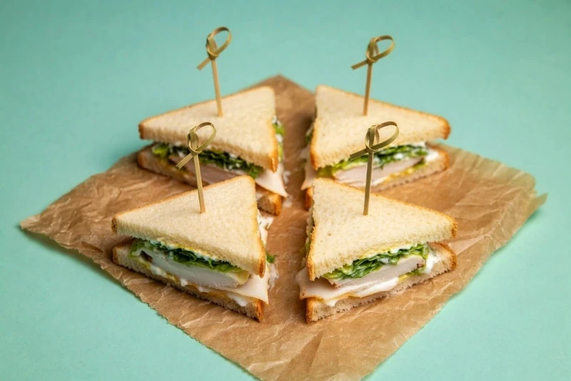 Мини-сэндвич с курицей и соусом цезарь — доставка боксов Нижний Новгород