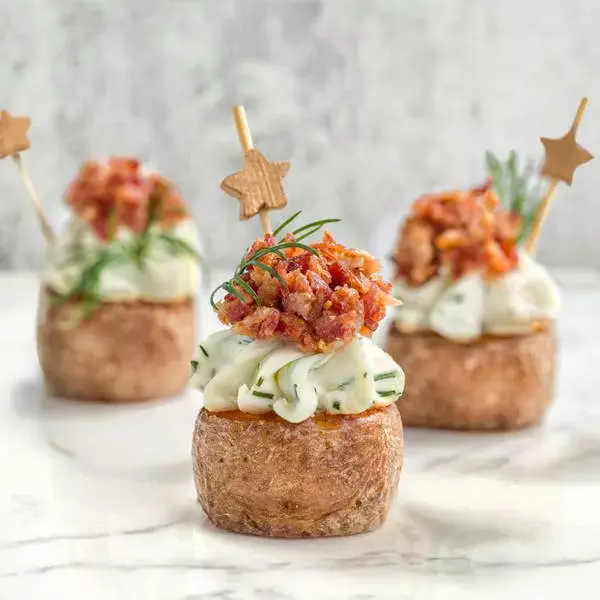 Канапе из мини-картофеля с хрустящим беконом