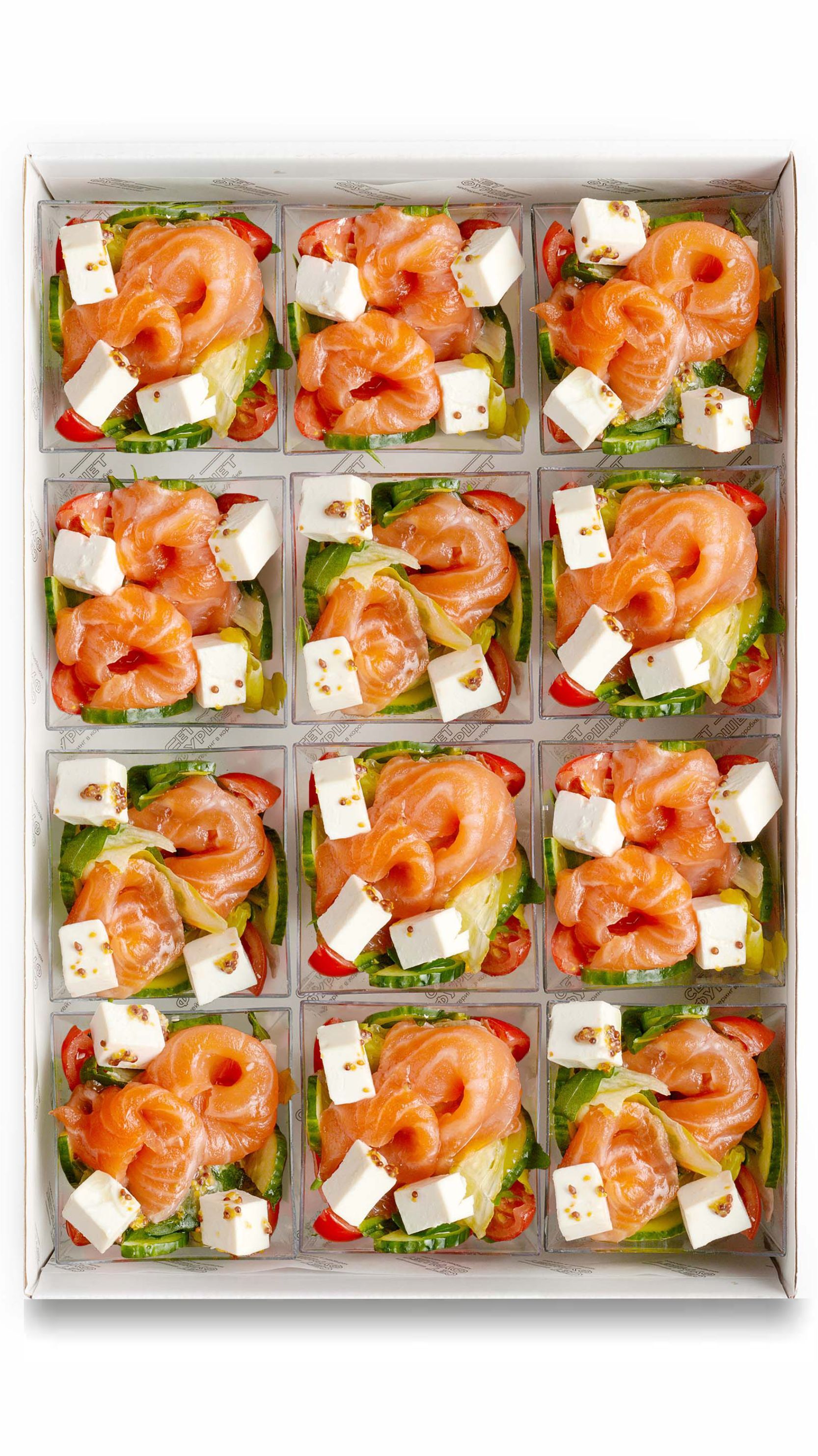 Мини-салаты с лососем