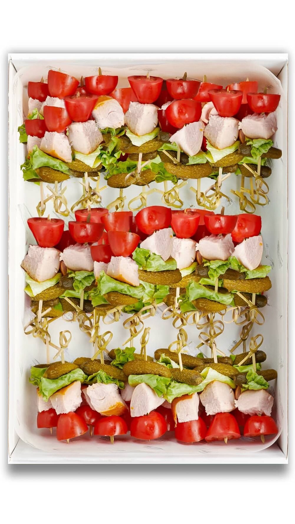 Канапе с грудкой «Коппа» и помидорами