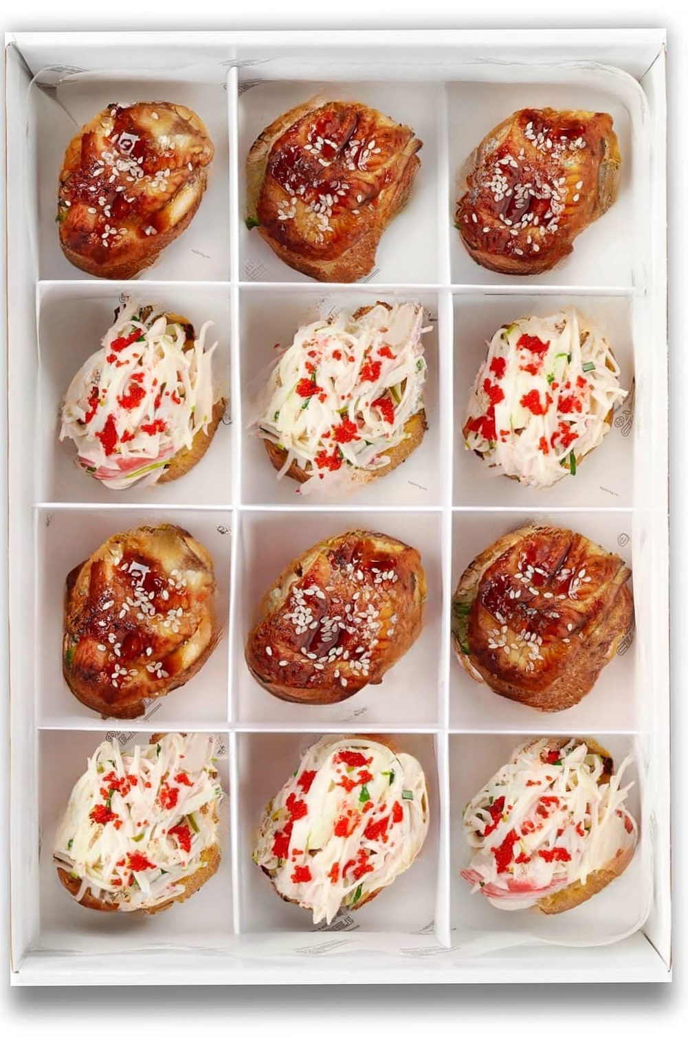 Брускетта с крабом и копчёным угрём