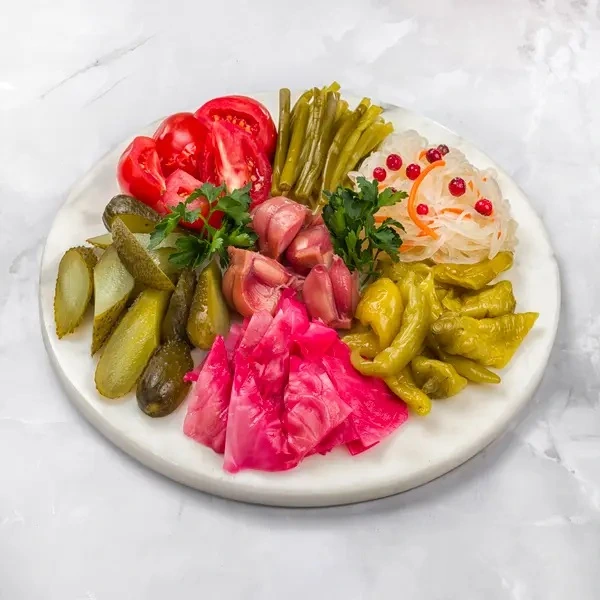Ассорти из маринованных овощей