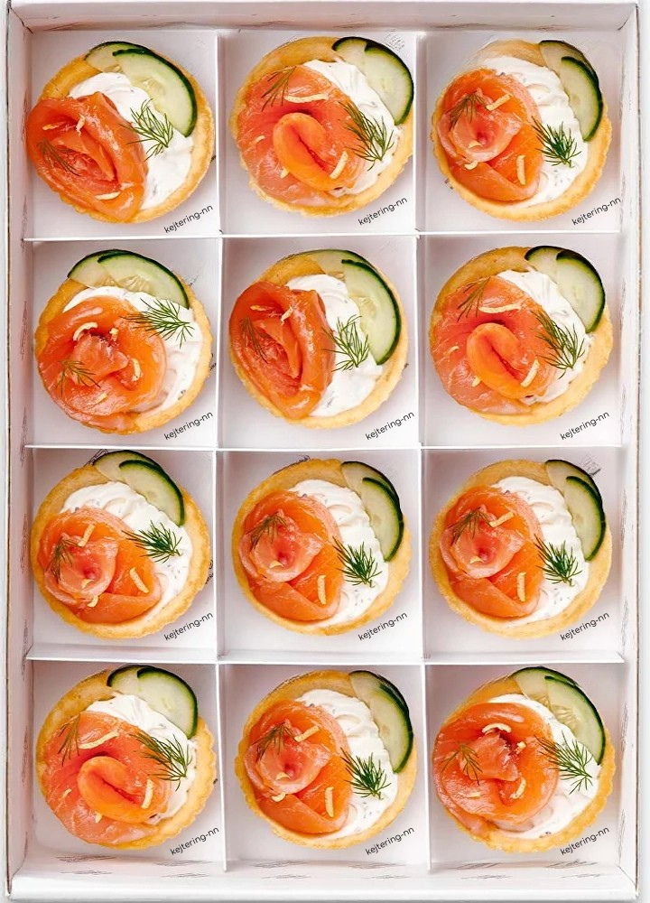 Тарталетки с лососем и творожным кремом